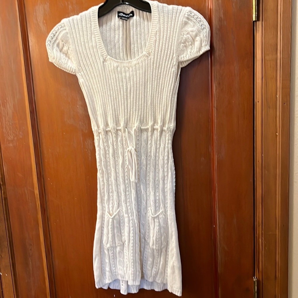 White knitted clingy cap sleeve dress with waist tie. Size Med. Stretchy.